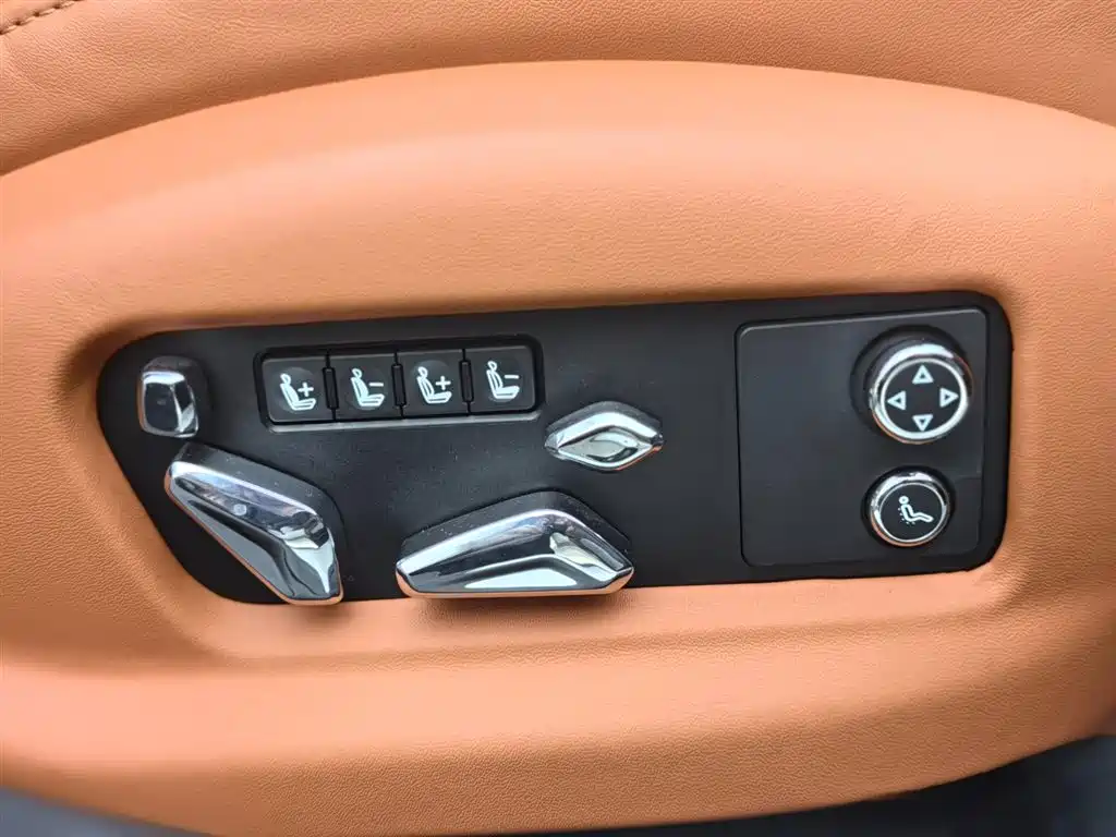 Bentley Flying Spur 2023 — фото 17