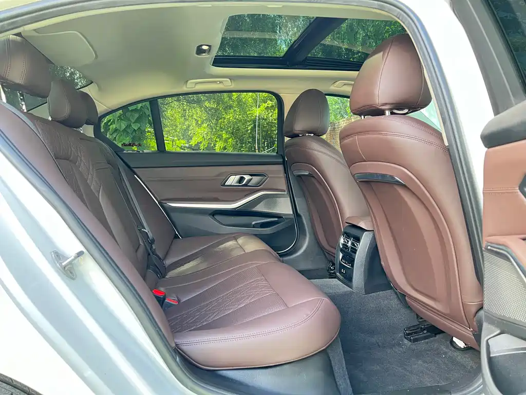 BMW 3 Series 2023 — фото 18
