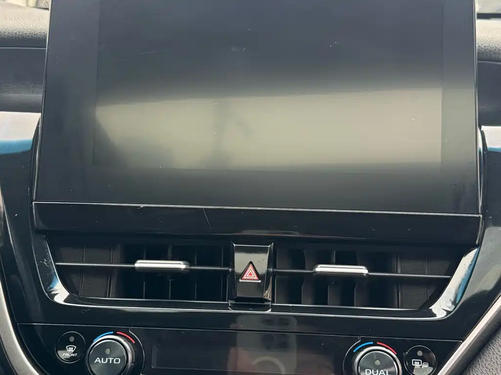 Toyota Camry 2023 — фото 13