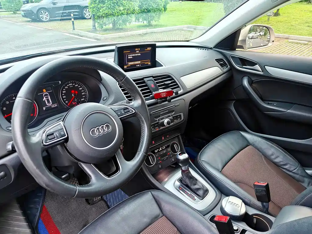 Audi Q3 2018 — фото 11