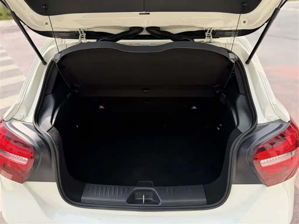 Mercedes-Benz A-Class 2017 — фото 10