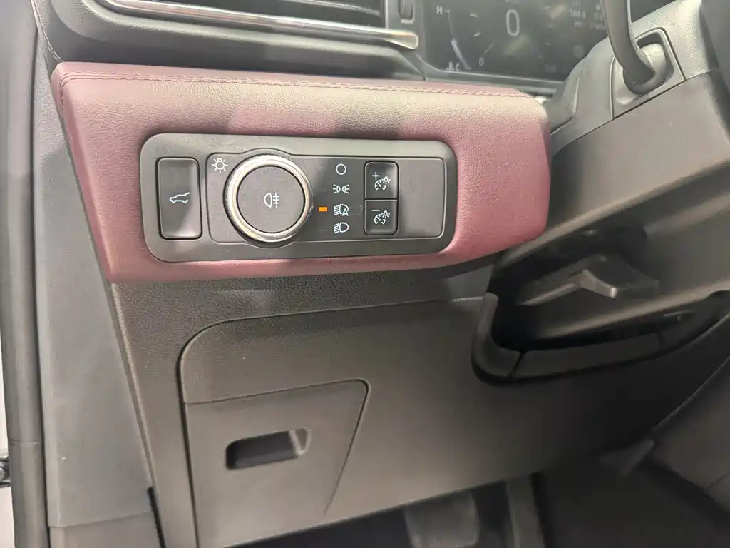 Ford Explorer 2023 — фото 10