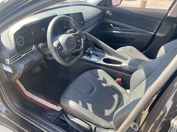 Hyundai Elantra 2023