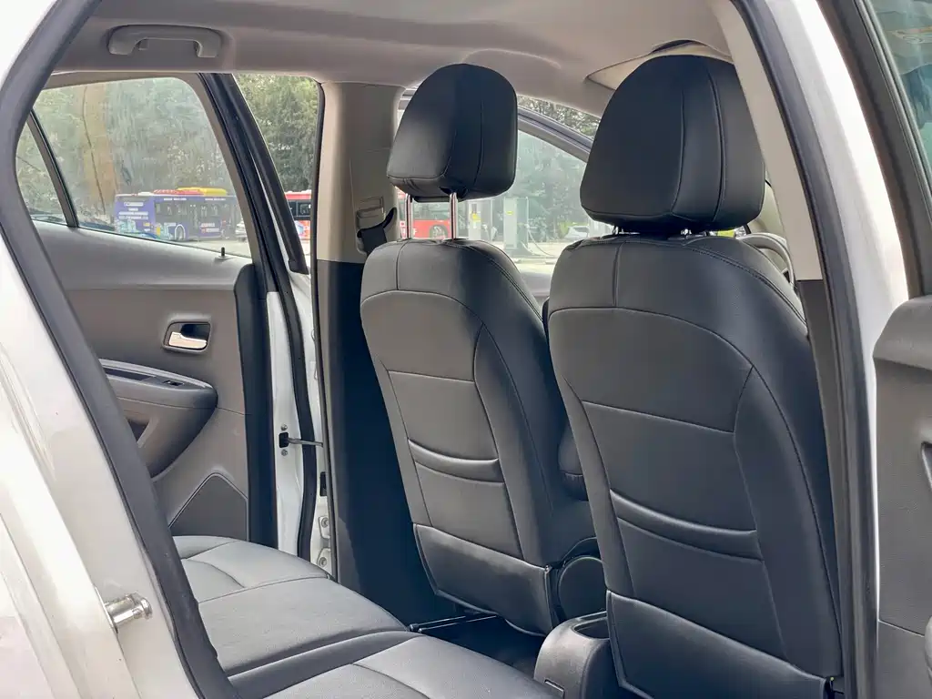 Chevrolet Trax 2015 — фото 10