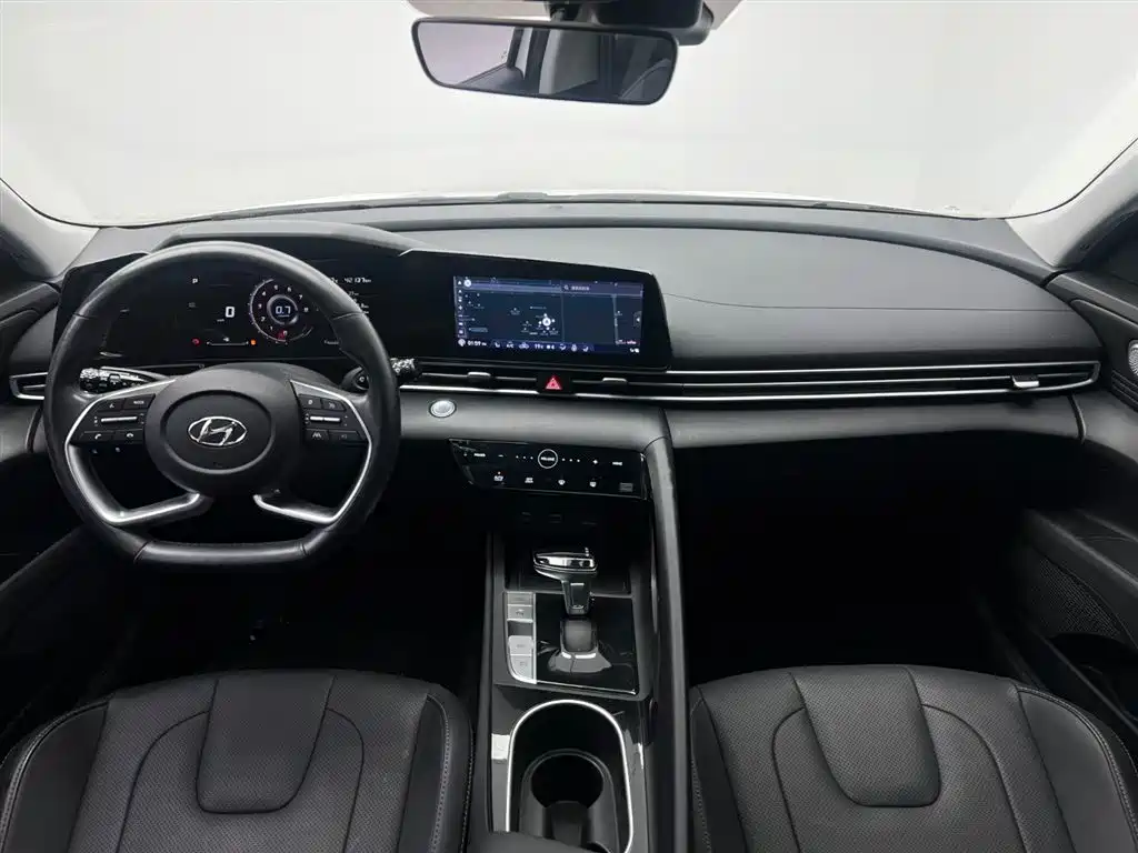 Hyundai Elantra 2021 — фото 17