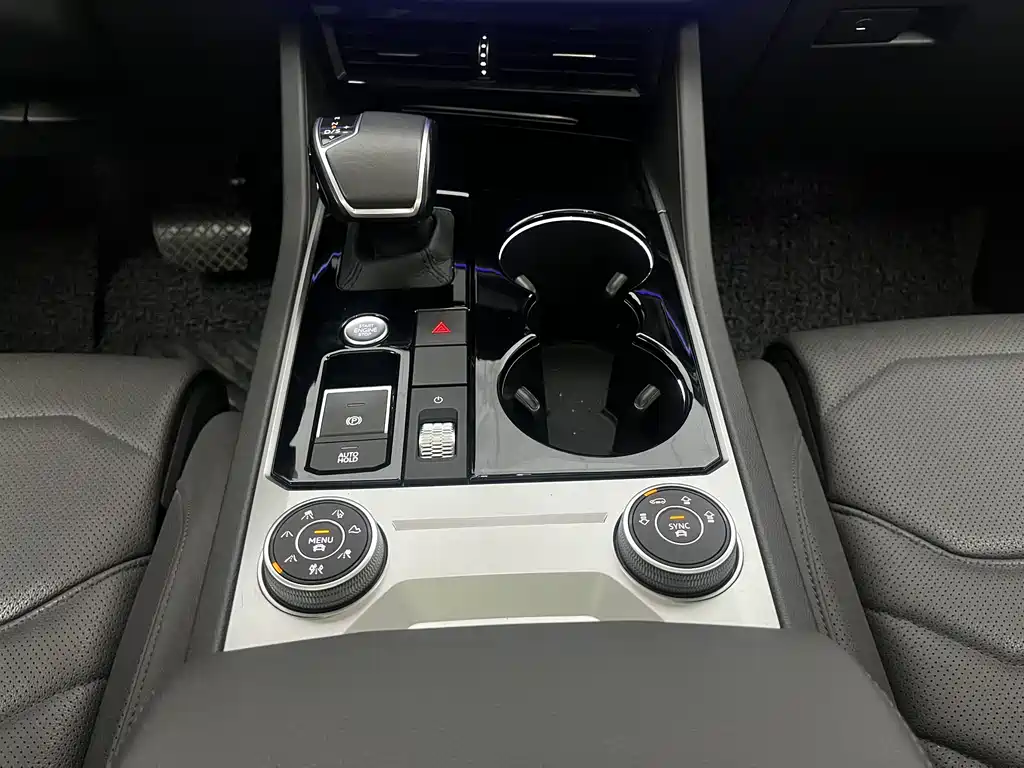 Volkswagen Touareg 2019 — фото 12