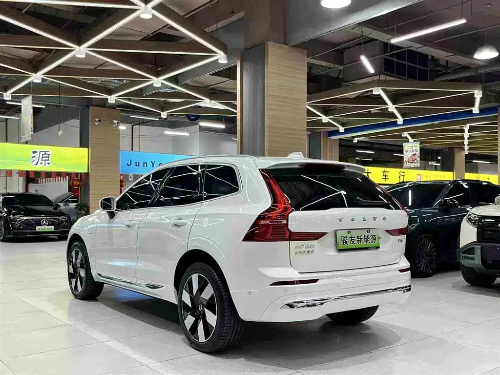 Volvo XC60 PHEV 2025 — фото 4