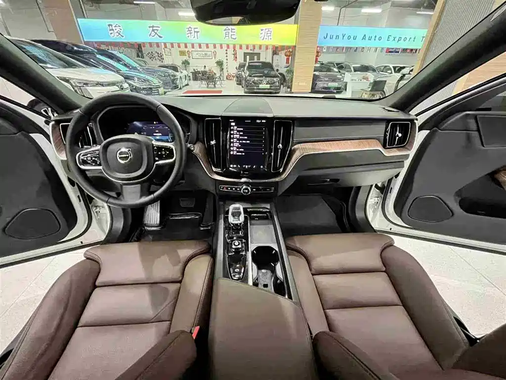 Volvo XC60 PHEV 2025 — фото 24