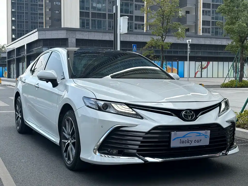 Toyota Camry 2023 — фото 3
