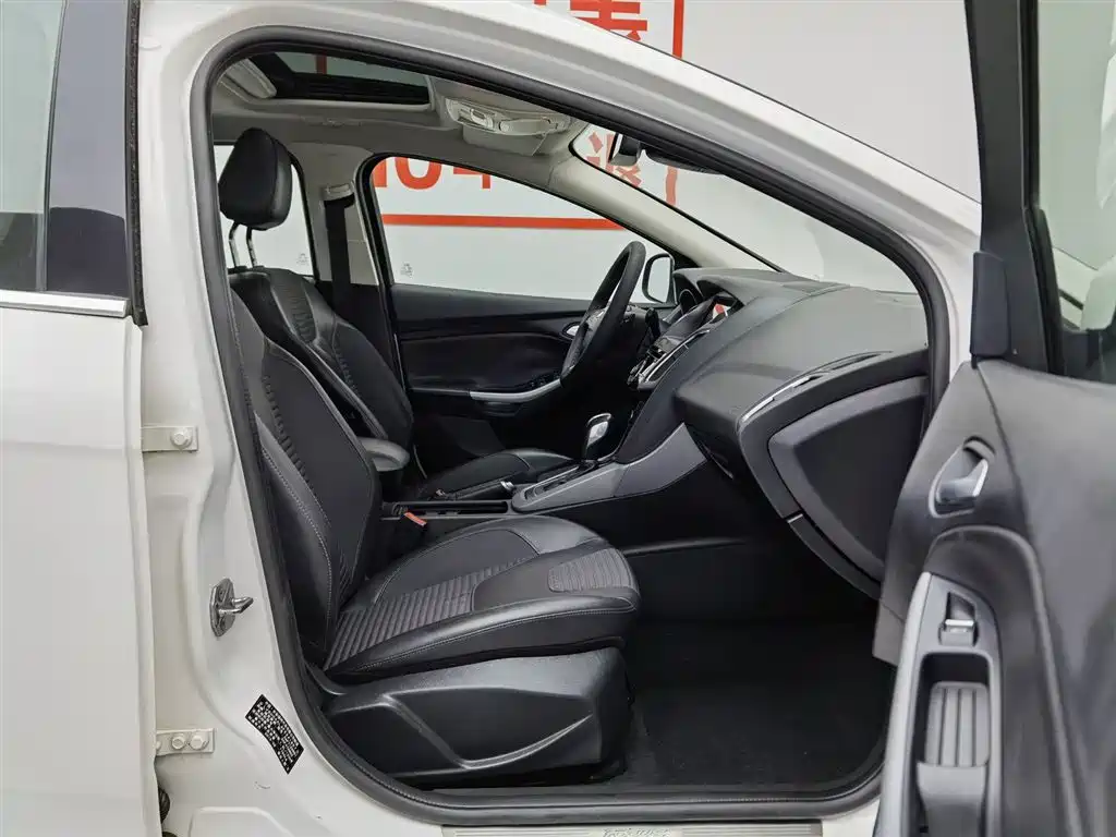 Ford Focus 2015 — фото 23