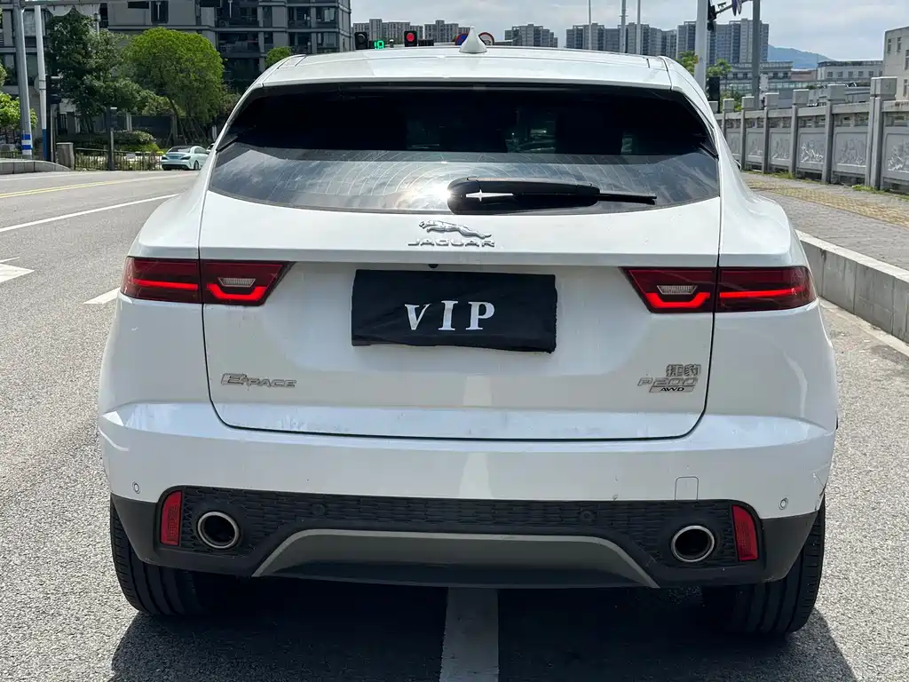 Jaguar E-PACE 2020 — фото 12