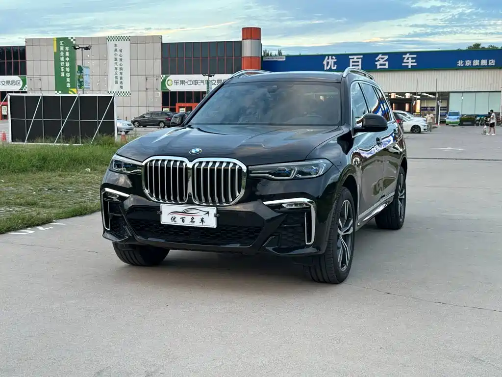 BMW X7 2022 — фото 1