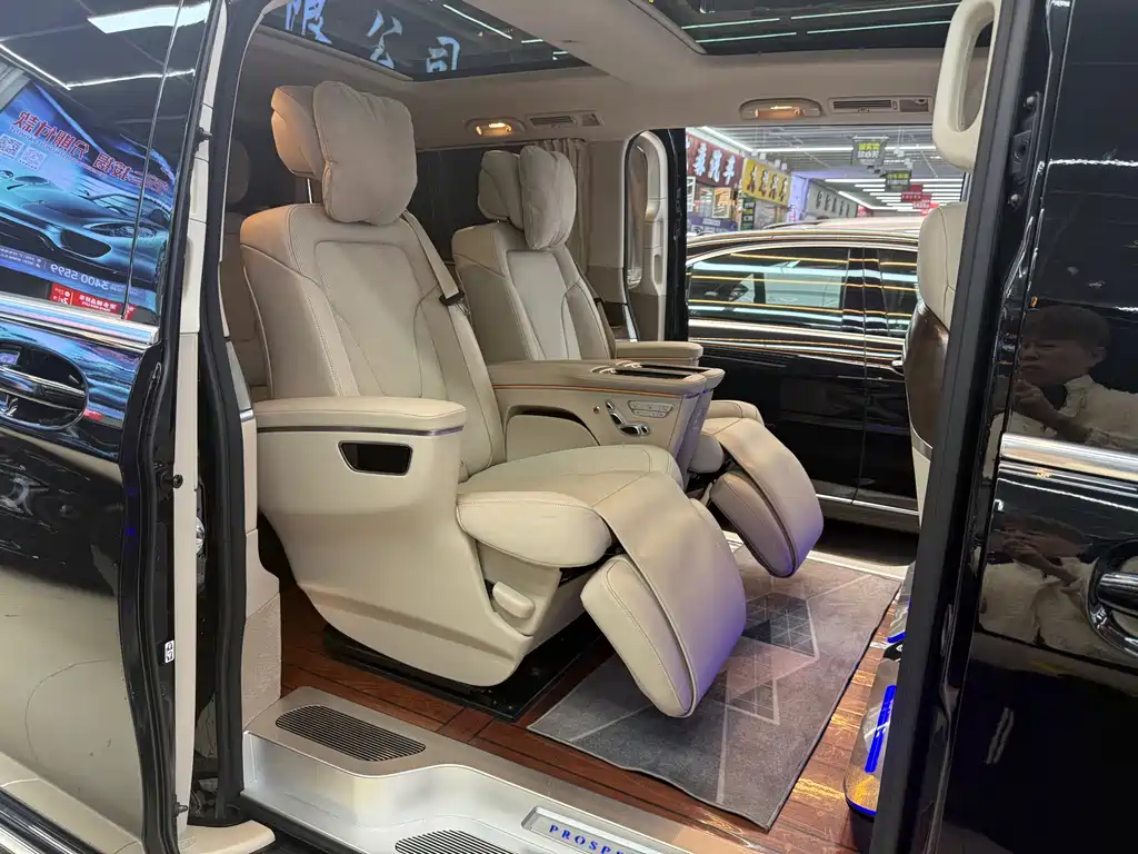 Mercedes-Benz V-Class 2023 — фото 16