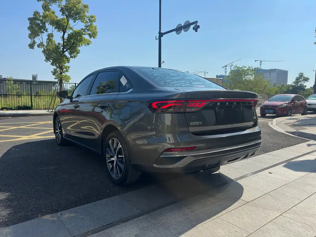 Geely Emgrand 2023