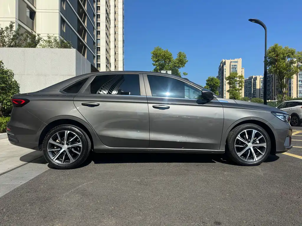 Geely Emgrand 2023