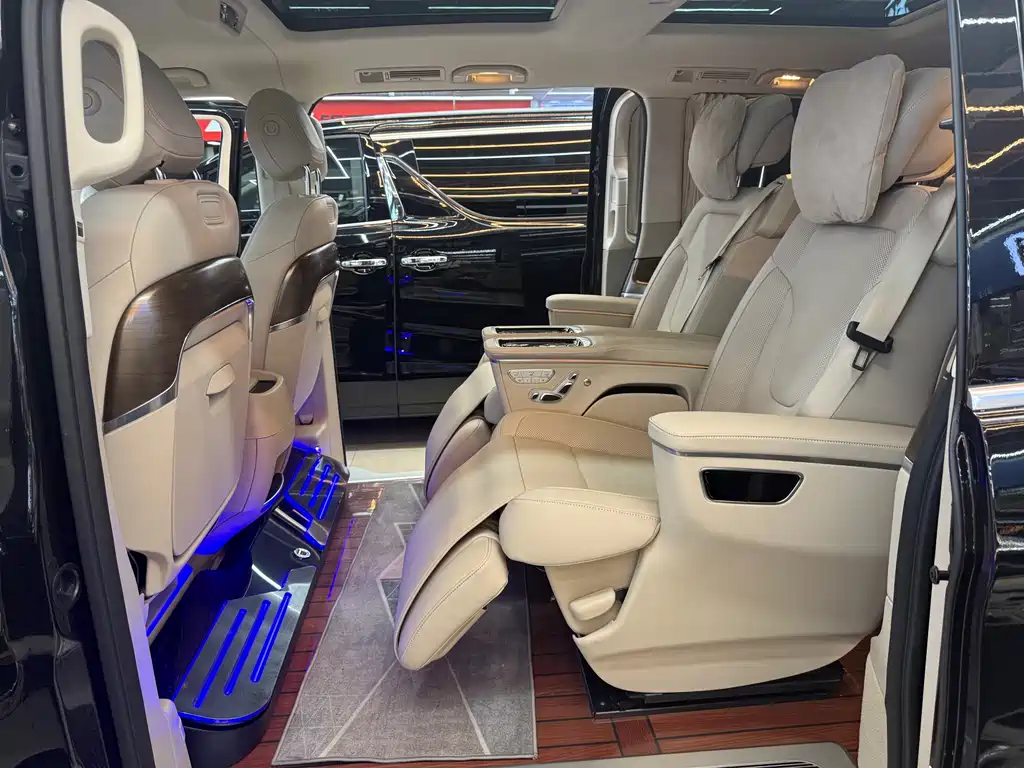 Mercedes-Benz V-Class 2023 — фото 10