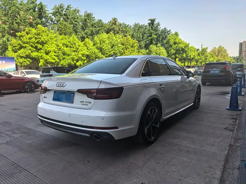 Audi A4L 2018 — фото 10