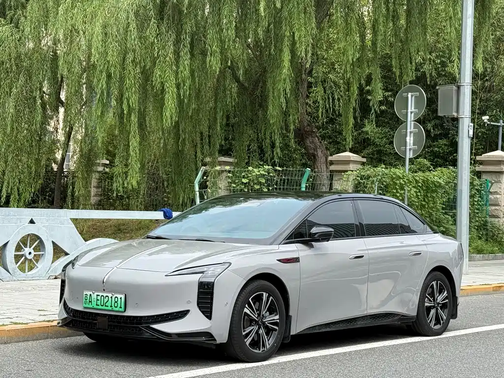 Hongqi EH7 2025 — фото 1