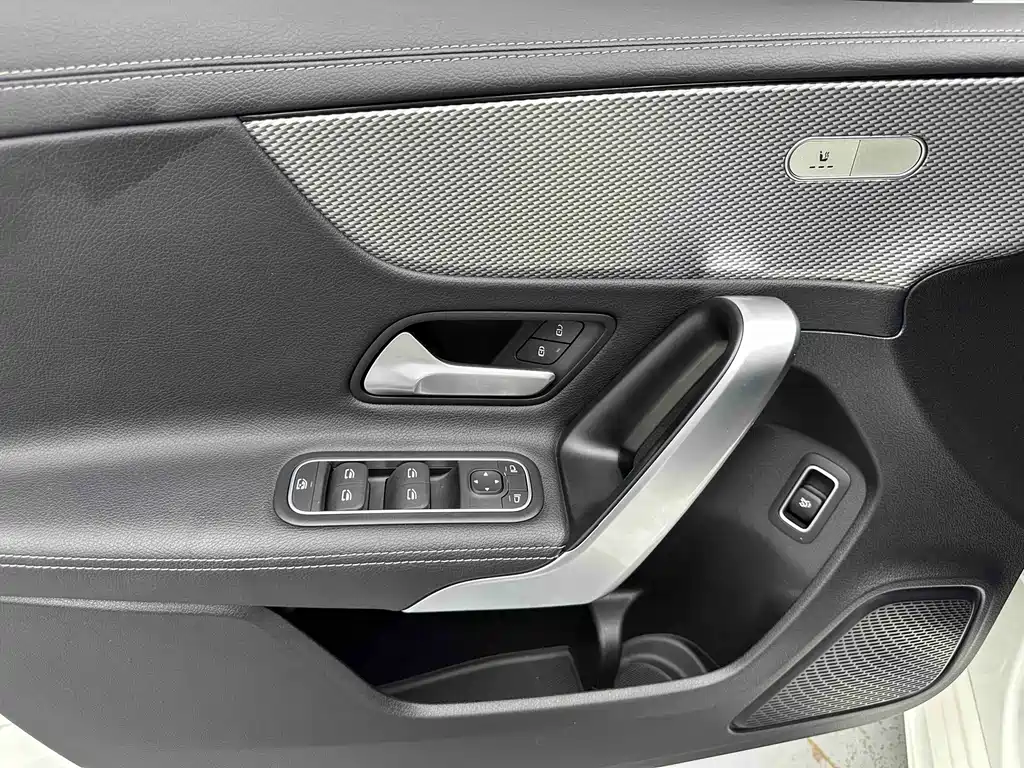Mercedes-Benz A-Class 2022 — фото 10