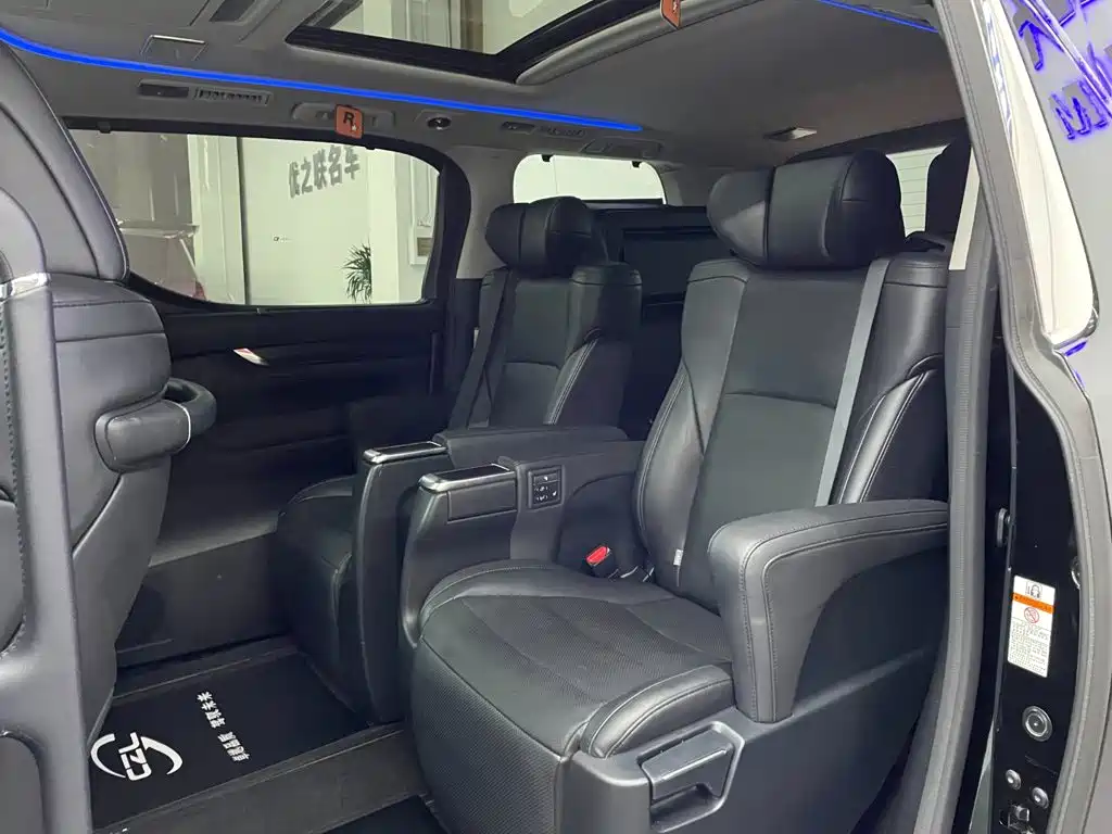 Toyota Vellfire 2020 — фото 9