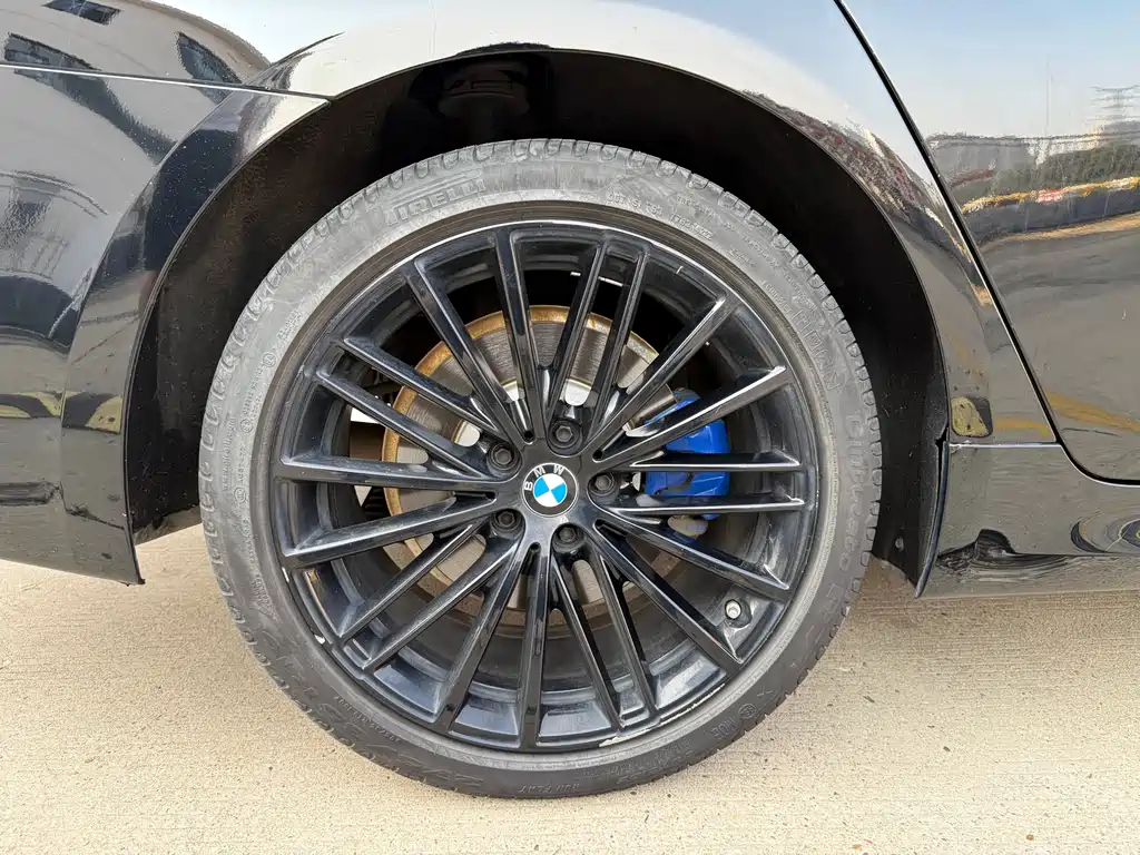 BMW 5 Series 2023 — фото 17