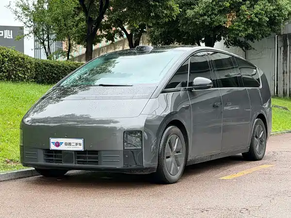 Li Auto MEGA 2024