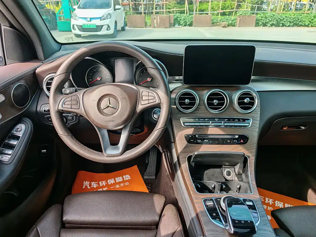 Mercedes-Benz GLC 2016 — фото 10