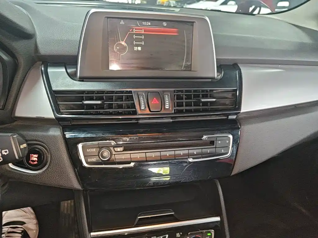 BMW 2 Series Wagon 2015 — фото 13