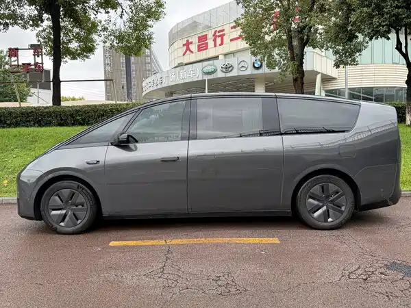 Li Auto MEGA 2024