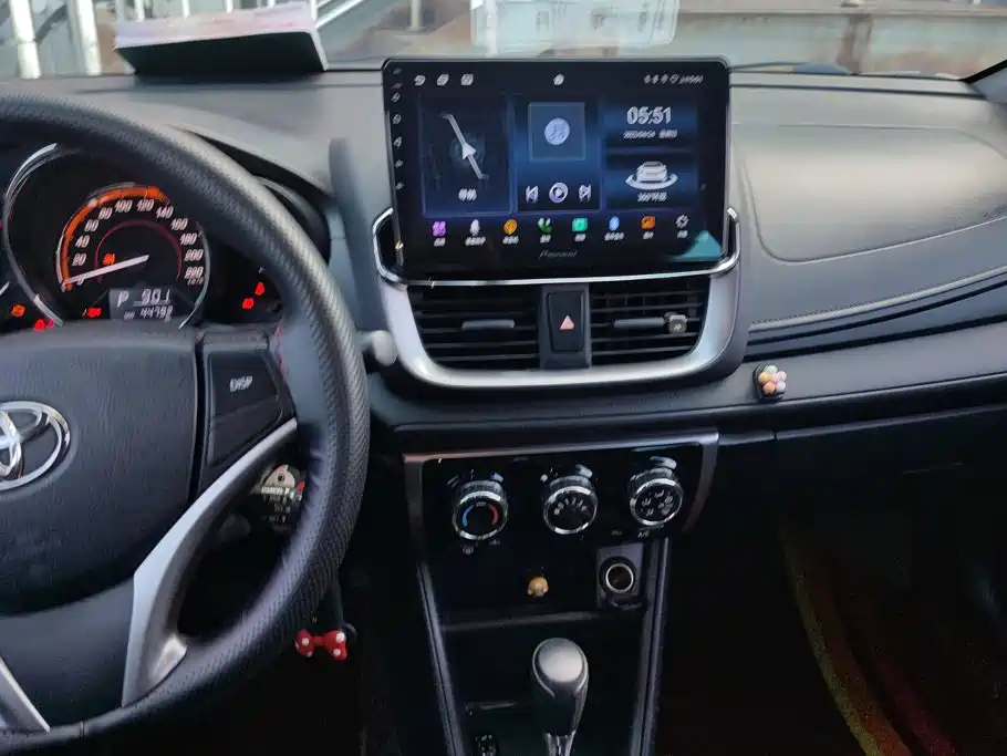 Toyota Yaris L 2022 — фото 13