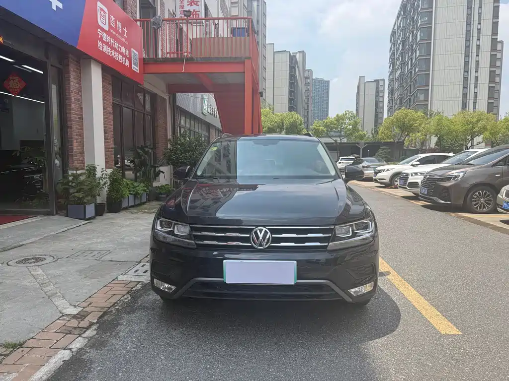Volkswagen Tiguan L 2019 — фото 2