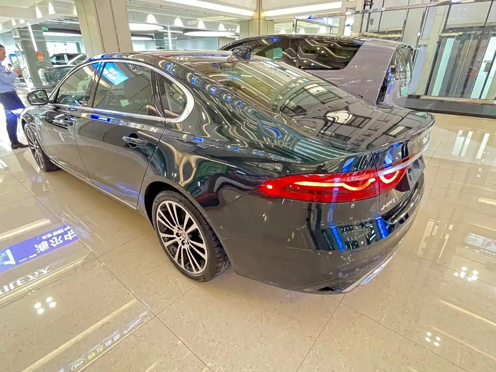 Jaguar XFL 2026 — фото 10