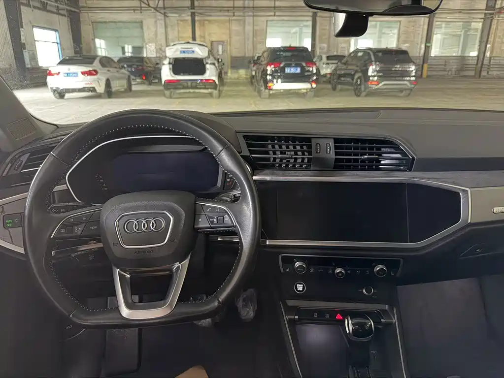Audi Q3 2021 — фото 23