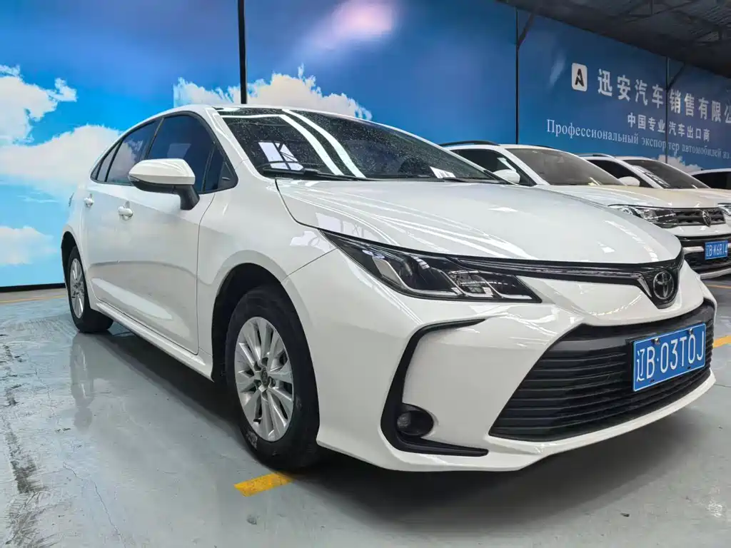 Toyota Corolla 2023 — фото 1