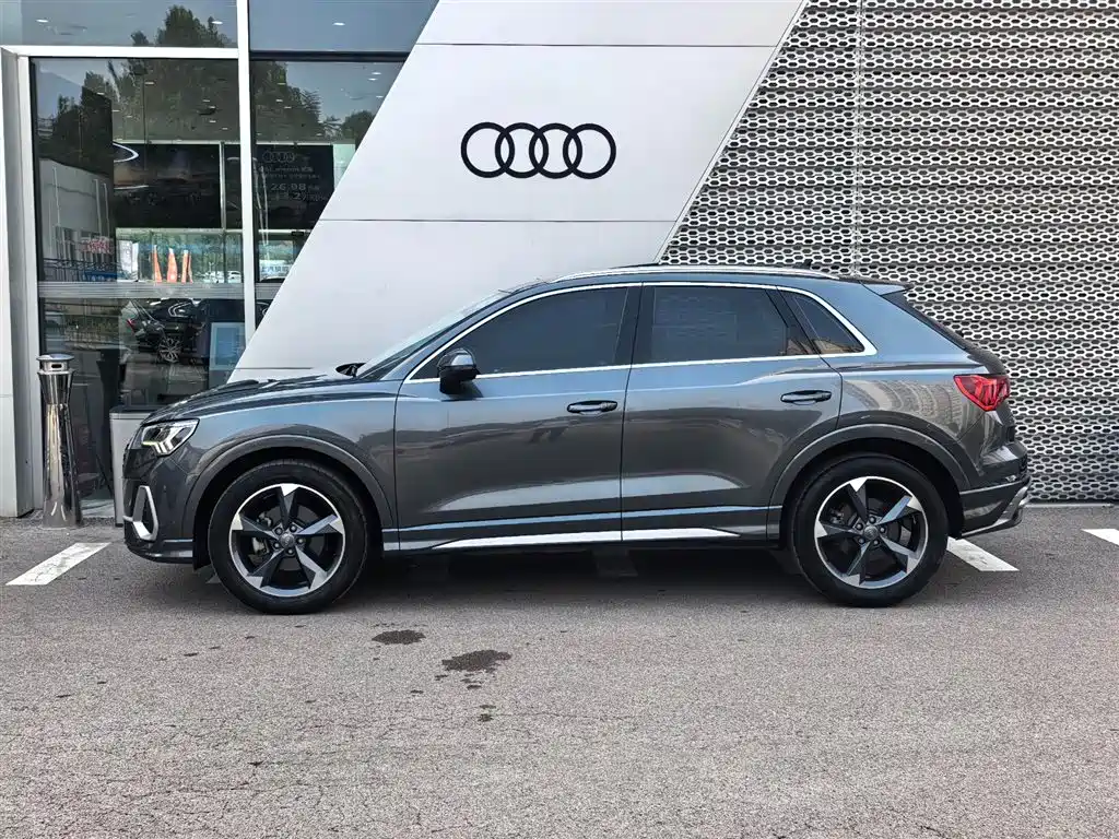 Audi Q3 2020 — фото 8