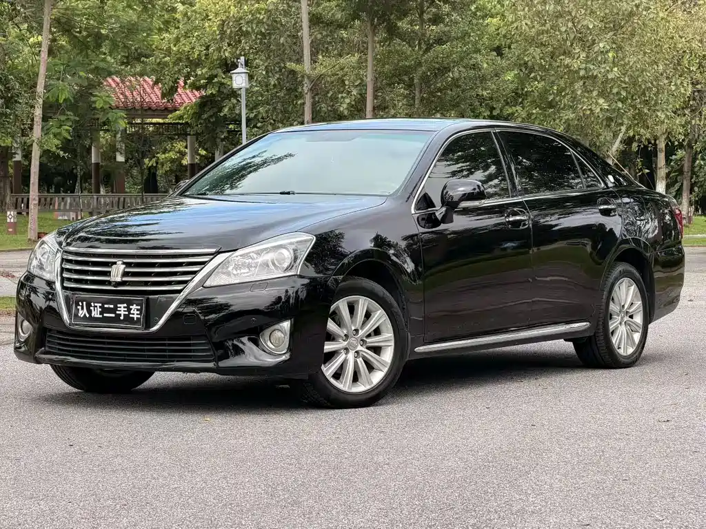 Toyota Crown 2015 — фото 1