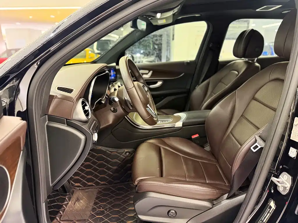 Mercedes-Benz GLC 2023