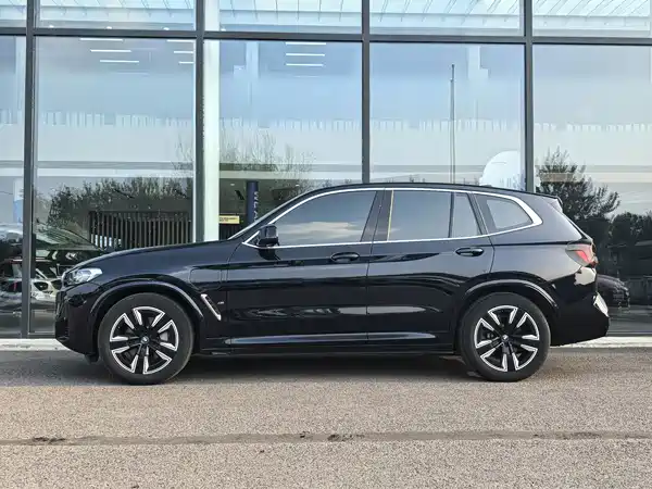 BMW iX3 2024