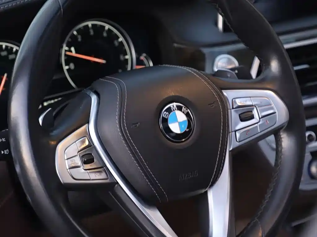 BMW 7 Series 2017 — фото 17