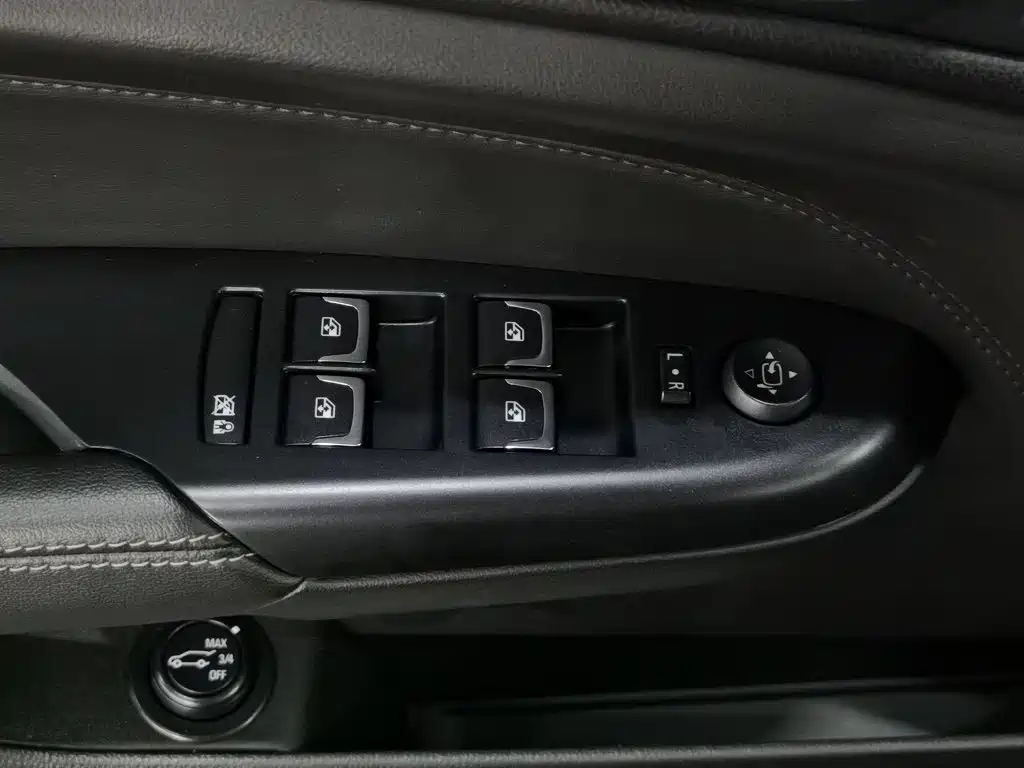 Cadillac SRX 2015 — фото 9