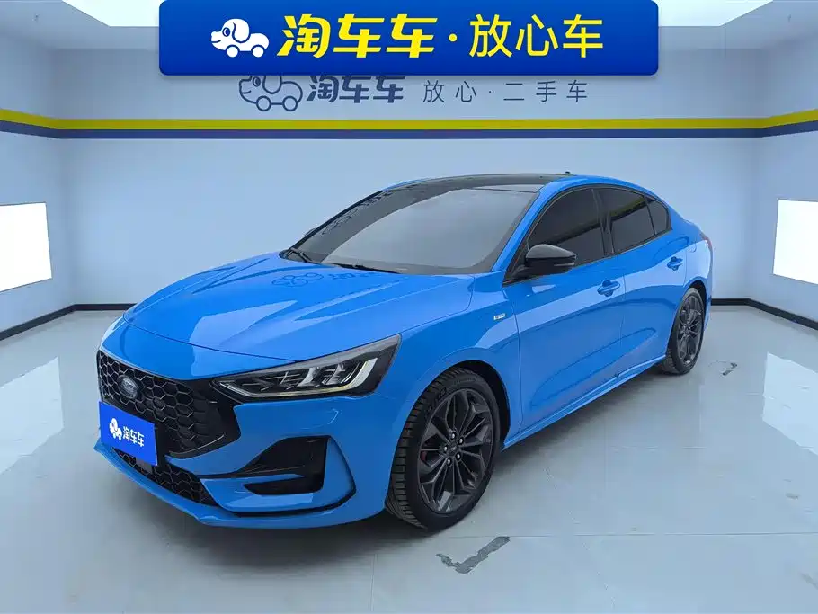 Ford Focus 2023 — фото 1