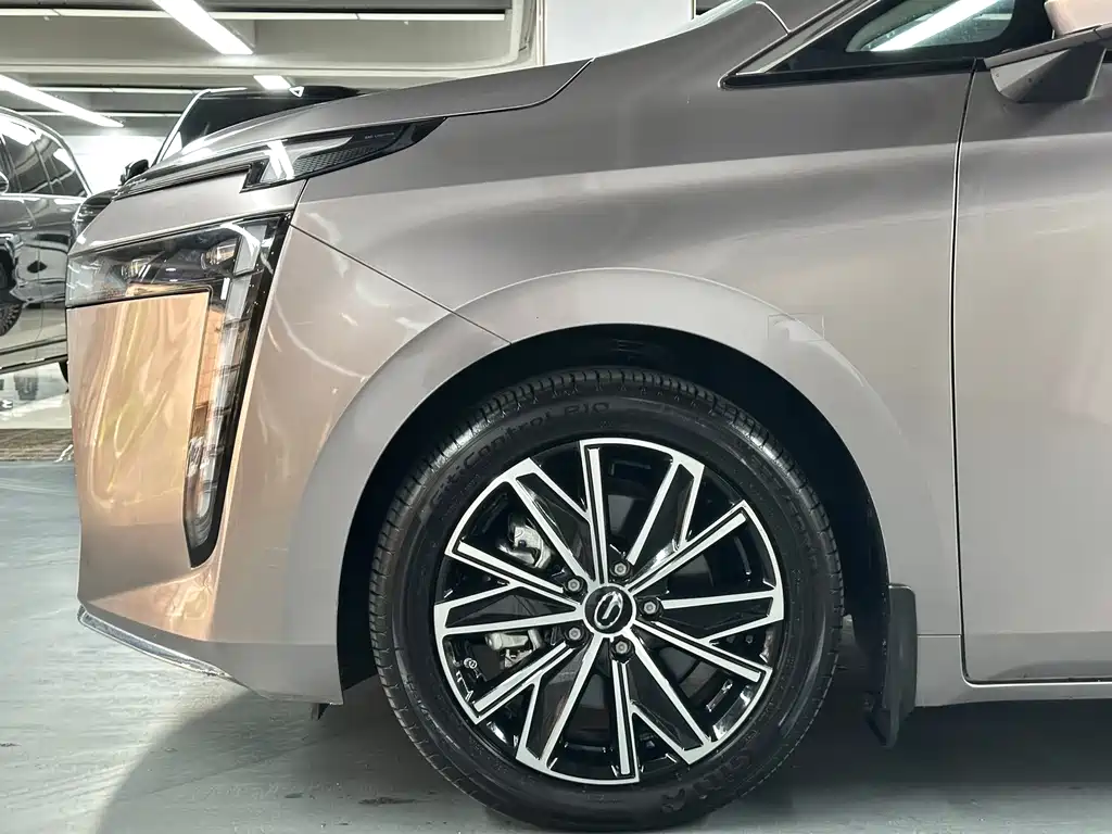 GAC Trumpchi E8 2025 — фото 17
