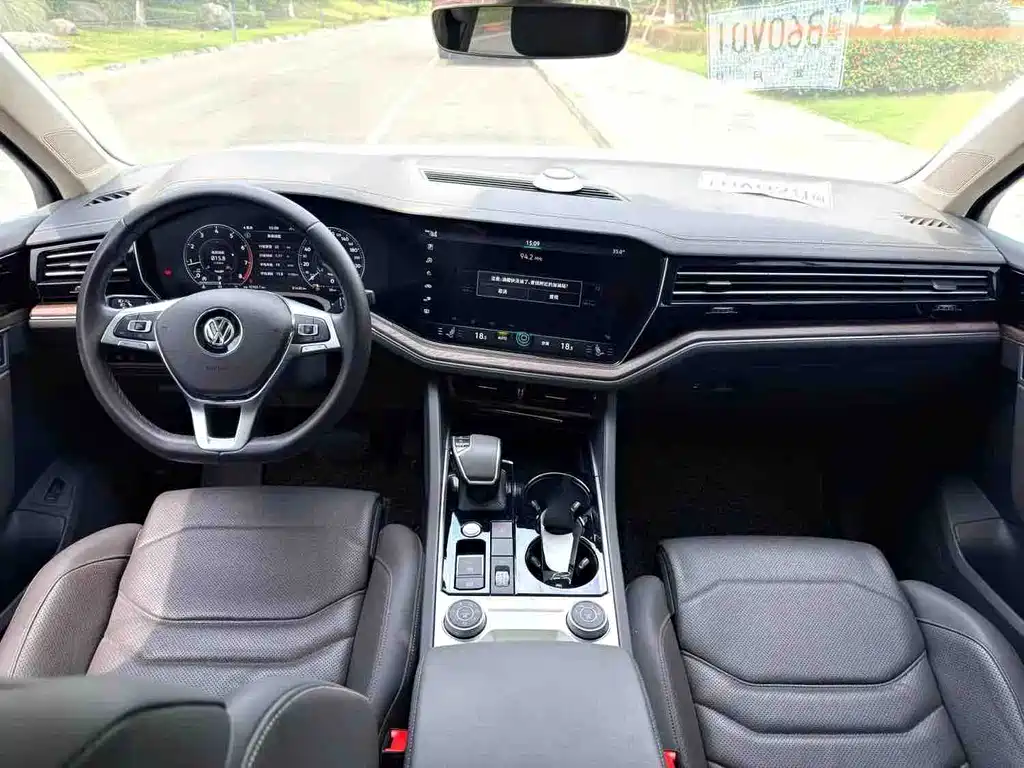 Volkswagen Touareg 2019 — фото 12