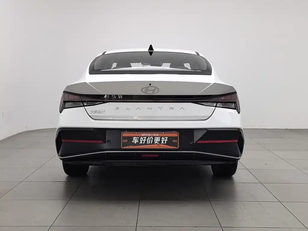 Hyundai Elantra 2025