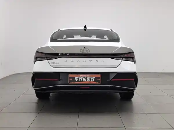 Hyundai Elantra 2025