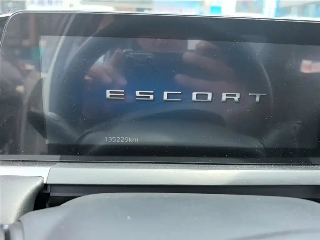 Ford Escort 2021 — фото 12