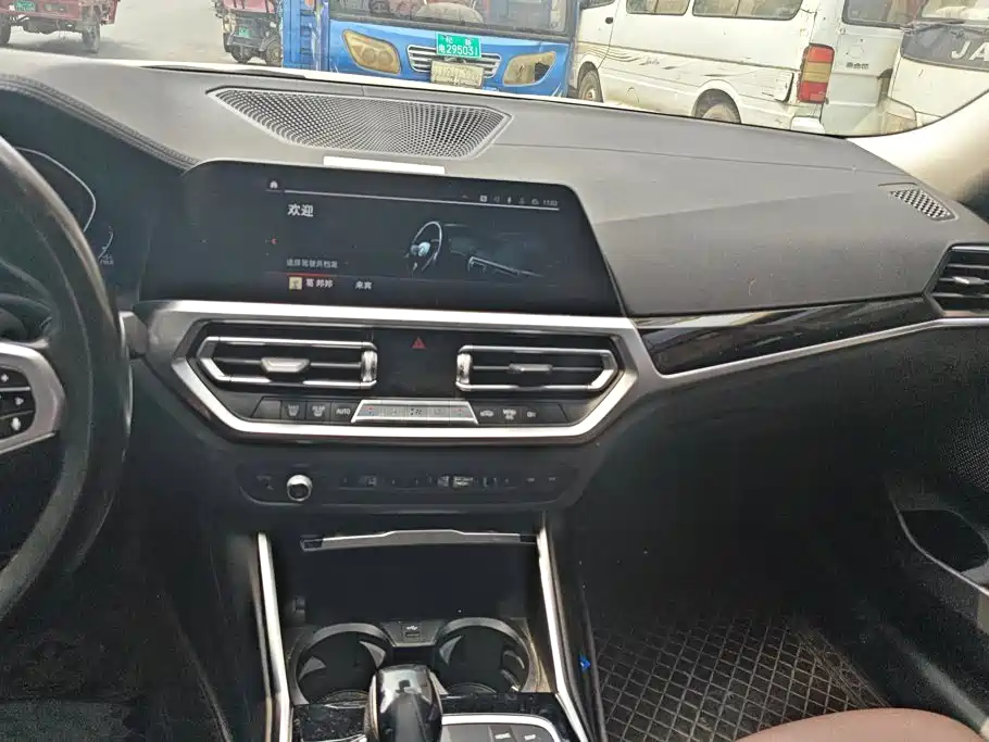 BMW 3 Series 2021 — фото 13