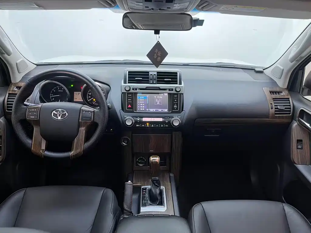 Toyota Prado 2017 — фото 9