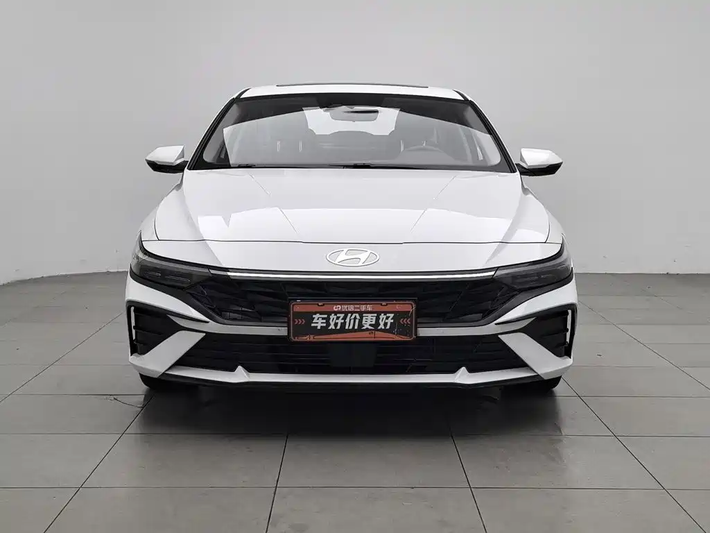 Hyundai Elantra 2025