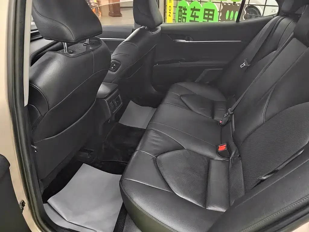 Toyota Camry 2020 — фото 17